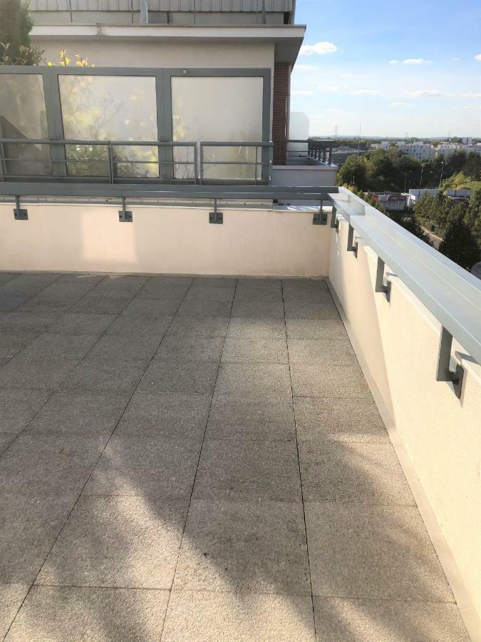 Bel Appartement De 2 Chambres A 40 Min De Paris Courcouronnes Exterior photo